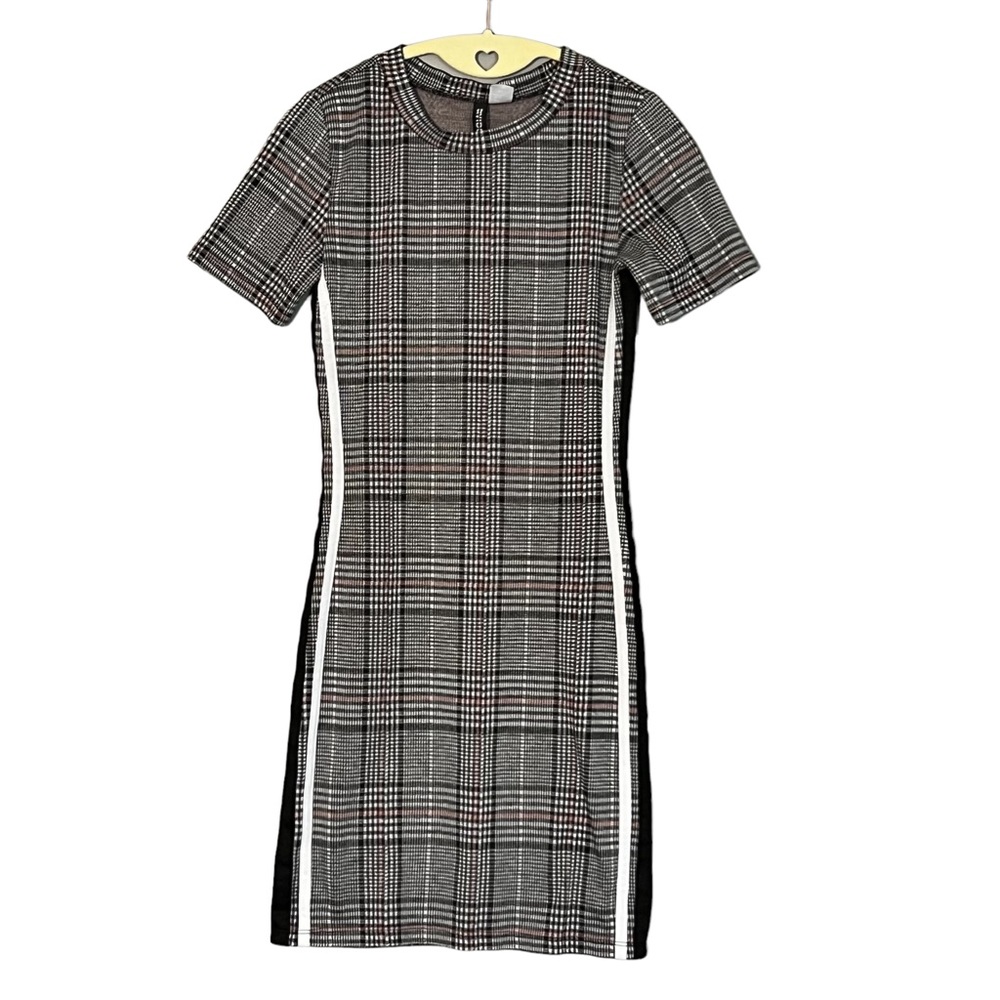 H&M Women’s Black White & Pink Plaid Short Sleeve Crew Neck Mini Dress